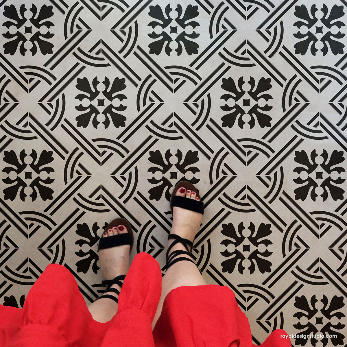 Caitlin Allover Tile Stencil